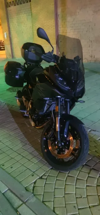 BMW F900XR Triple Black IMPECABLE SOLO 5000KM