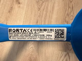 Muletas niño azul regulable. Perfecto estado.