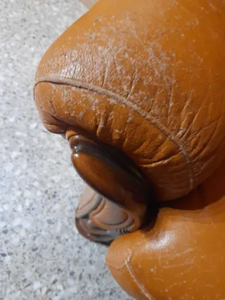 Butaca de piel marrón