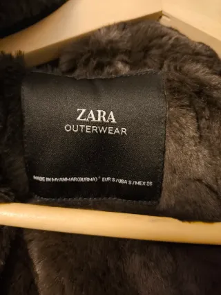 Abrigo acolchado Zara amarillo