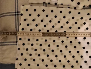 Camisa de lunares blanca y negra