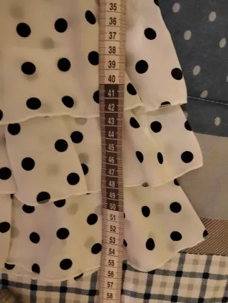 Camisa de lunares blanca y negra