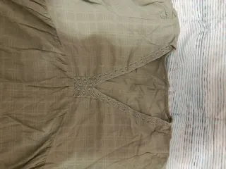 Blusa verde con encaje