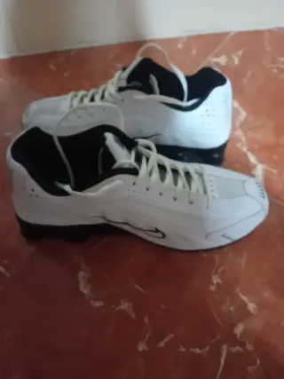 Botines Nike Blancos y Negros