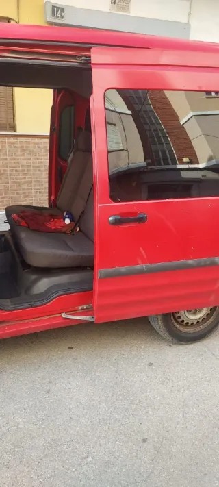 Ford E-Tourneo Courier 2004