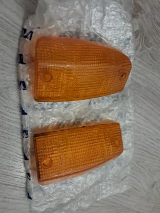 RENAULT 14. JUEGO DE TULIPAS DELANTERAS.