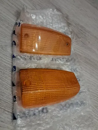 RENAULT 14. JUEGO DE TULIPAS DELANTERAS.