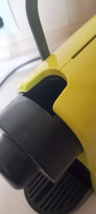 Macchina da caffè Nespresso gialla