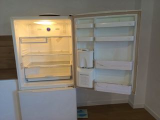 Frigorífico Samsung 180×82×70 con dispensador