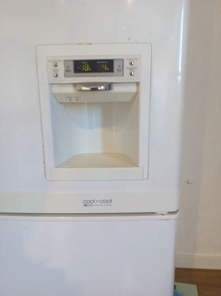Frigorífico Samsung 180×82×70 con dispensador