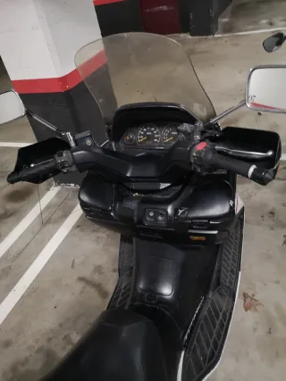 Suzuki Burgman 250 Maxi Scooter