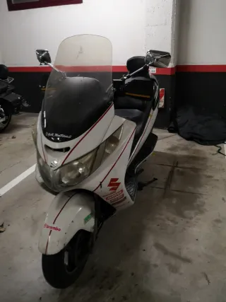 Suzuki Burgman 250 Maxi Scooter