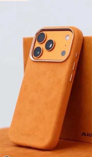 Funda iPhone 17 Pro Alcantara Naranja