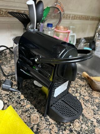 Cafetera Nespresso Negra