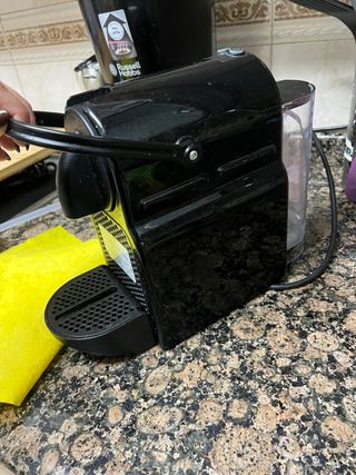 Cafetera Nespresso Negra