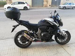 Honda CB 1000 R Negra y Blanca