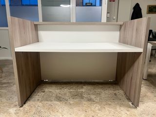 Mostrador de recepción madera y metal