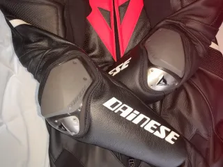 Mono Dainese Negro/Rojo Moto Deportiva talla 27