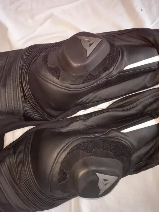 Mono Dainese Negro/Rojo Moto Deportiva talla 27