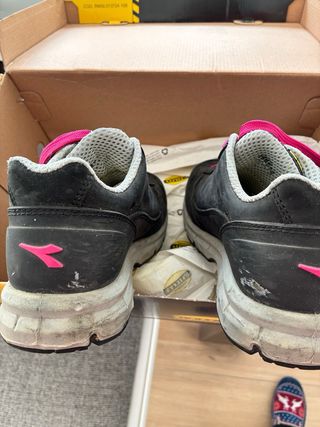Botas de trabajo Diadora Mujer Negras y Rosas