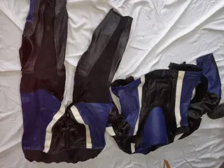 Mono de moto azul y blanco 2 piezas