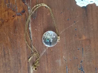 Collana pendente tondo fiori farfalla
