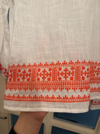 Blusa blanca lino bordados naranja talla única