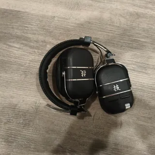 Boss Waza Air Auriculares Inalámbricos + Funda