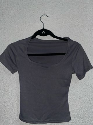 Blusa gris escote cuadrado manga corta