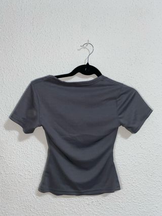 Blusa gris escote cuadrado manga corta