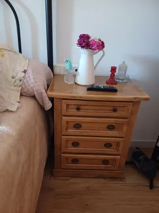 Mesitas de noche de madera y cristal