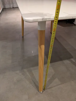 Mesa de madera blanca