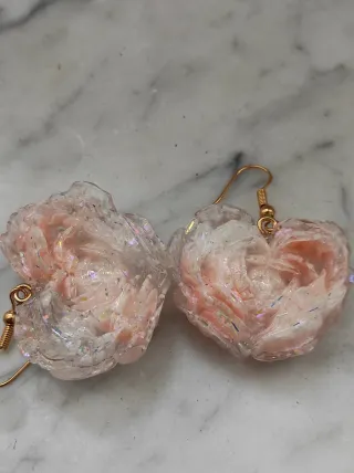 Orecchini  a forma cuore resina effetto tulle rosa