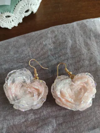 Orecchini  a forma cuore resina effetto tulle rosa