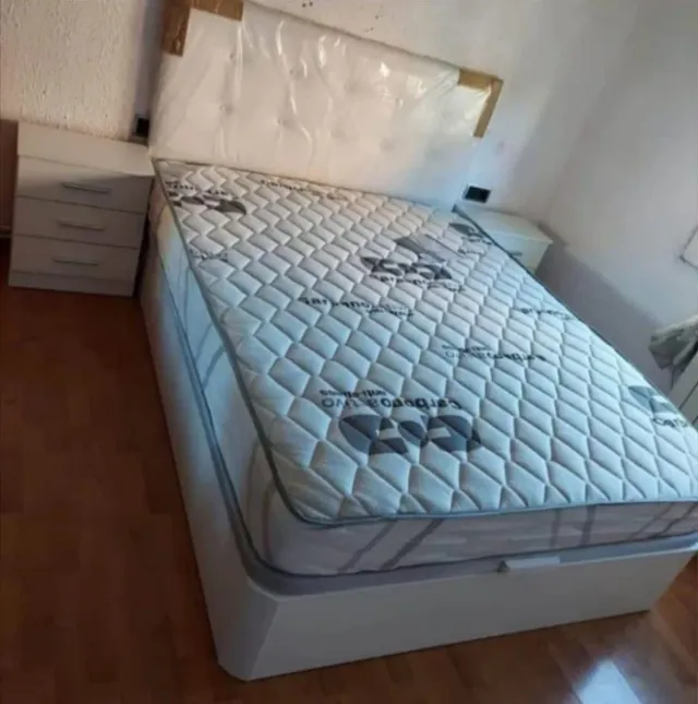 Armario de madera color beige/marrón