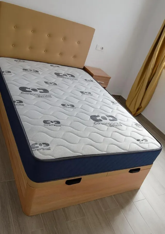 Armario de madera color beige/marrón