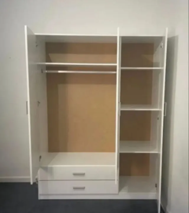 Armario de madera color beige/marrón