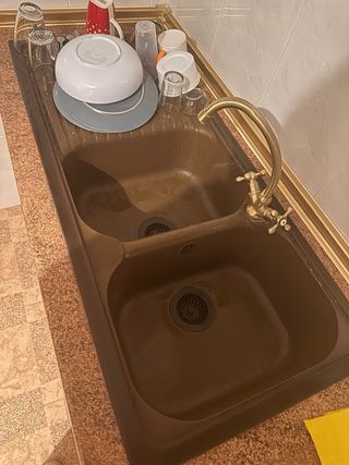 Cocina completa de madera con muchos módulo