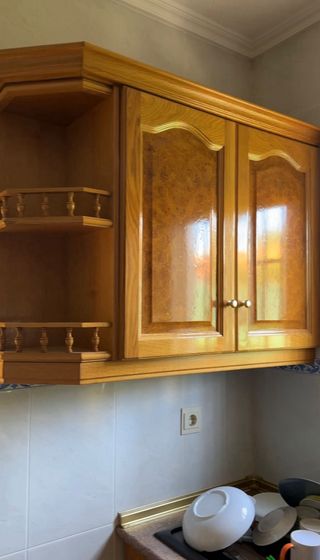 Cocina completa de madera con muchos módulo