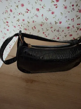 Borsetta donna nera effetto coccodrillo