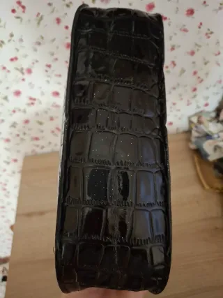 Borsetta donna nera effetto coccodrillo