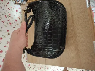 Borsetta donna nera effetto coccodrillo