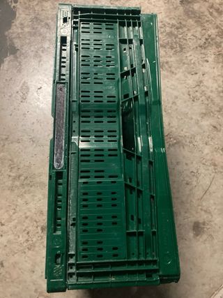 Cajas de plástico verdes apilables