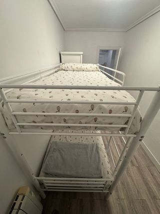 Litera metálica blanca con 2 colchones