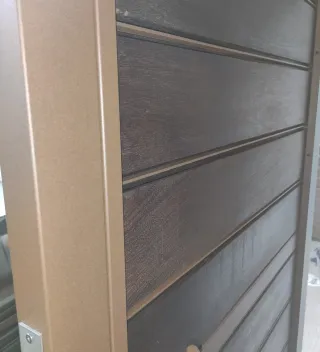 Puerta rústica casa de pueblo