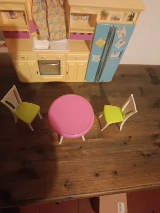 Cucina e tavolo Barbie