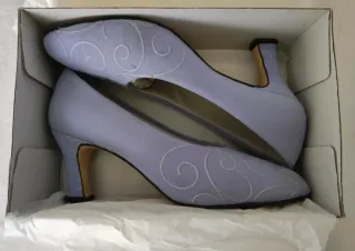 Vestido fiesta recto manga corta y zapatos a juego