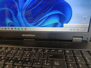 Portátil eMachines Negro con Cargador