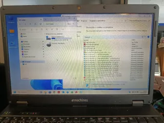 Portátil eMachines Negro con Cargador
