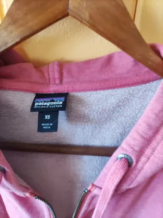 Sudadera Patagonia rosa con cremallera